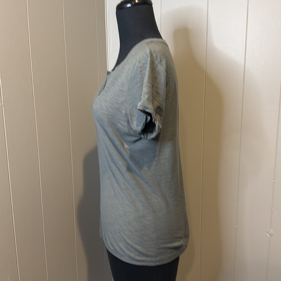 Nation Women’s Small Short Sleeve T Shirt V Neck Slit Cropped Rolled Sleeve - Picture 3 of 6